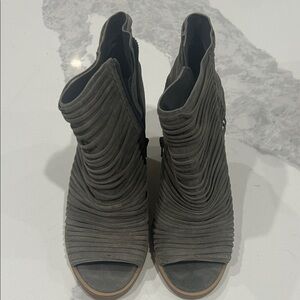 Vince Camino adorable grey booties